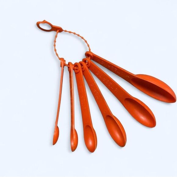 Vintage Plastic Orange Measuring Spoons Made in Hong Kong - Picture 1 of 8